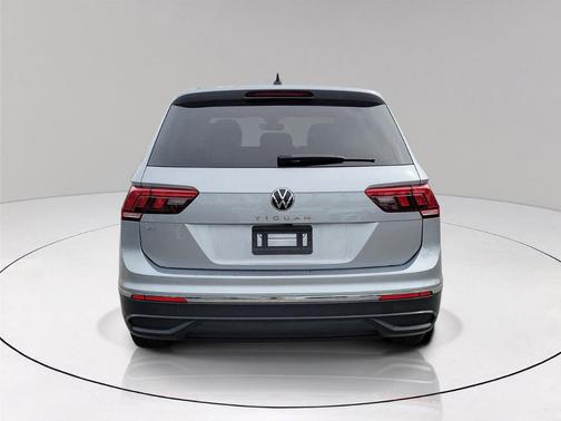 Pyrite Silver Metallic 2024 Volkswagen Tiguan 2.0T SE