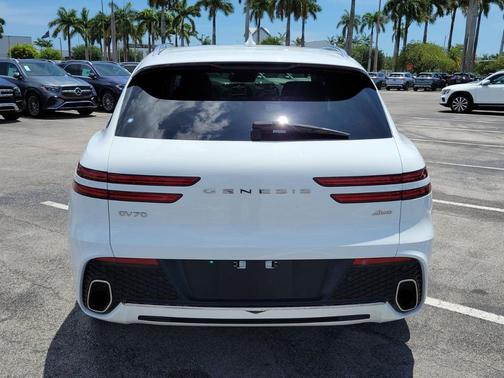 Alta White 2024 Genesis GV70 2.5T