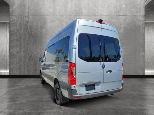 2025 Mercedes-Benz Sprinter 2500 144 WB Standard Roof Passenger