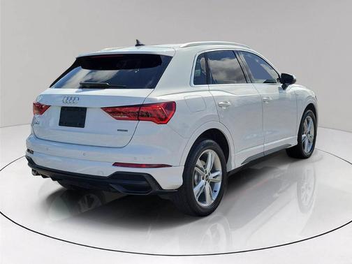 2022 Audi Q3 45 S line Premium