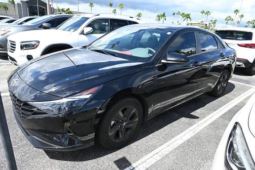 2023 Hyundai ELANTRA SEL