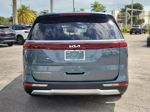2022 Kia Carnival SX