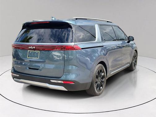 2022 Kia Carnival SX
