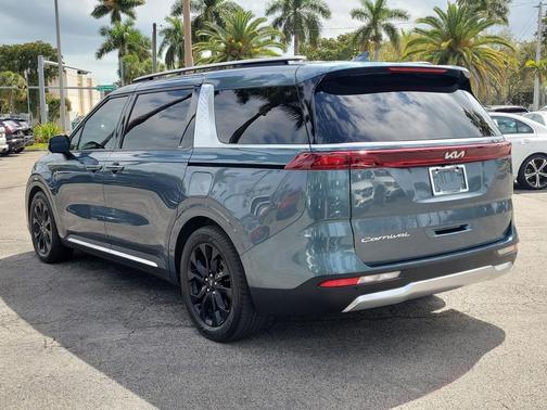 2022 Kia Carnival SX