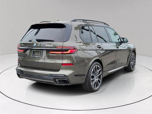 2024 BMW X7 M60i