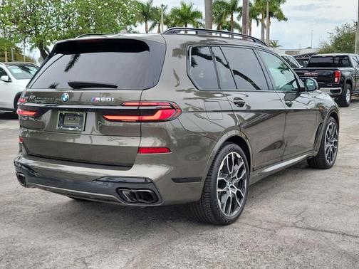 2024 BMW X7 M60i