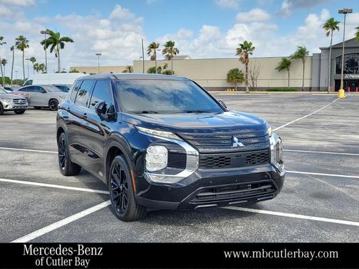Black 2022 Mitsubishi Outlander Black Edition