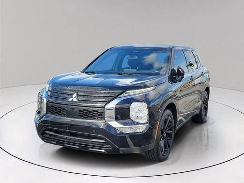 Black 2022 Mitsubishi Outlander Black Edition