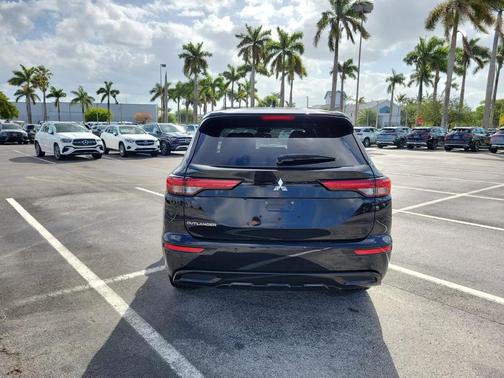 Black 2022 Mitsubishi Outlander Black Edition