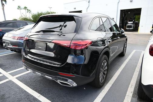 2025 Mercedes-Benz GLC 300 Base