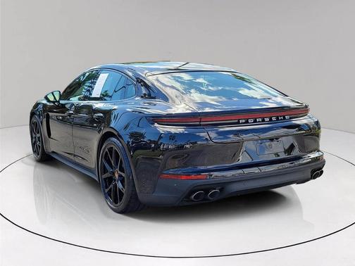 2026 Porsche Panamera 4
