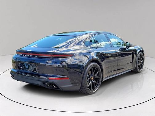 2026 Porsche Panamera 4