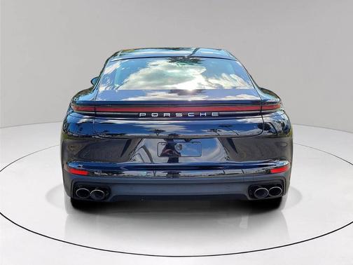 2026 Porsche Panamera 4