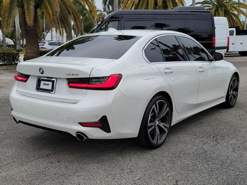 2021 BMW 330 i