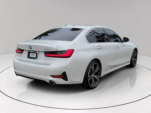 2021 BMW 330 i