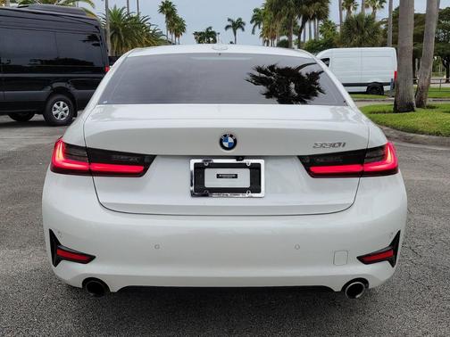 2021 BMW 330 i