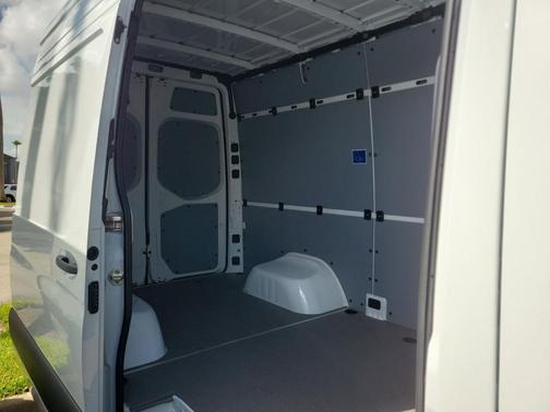 2025 Mercedes-Benz Sprinter 3500 144 WB Standard Roof Cargo