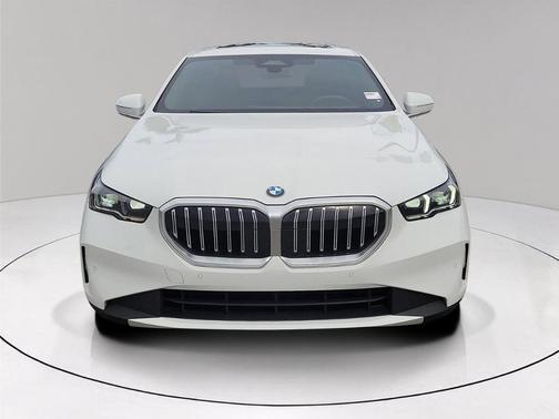 Alpine White 2025 BMW 530 i