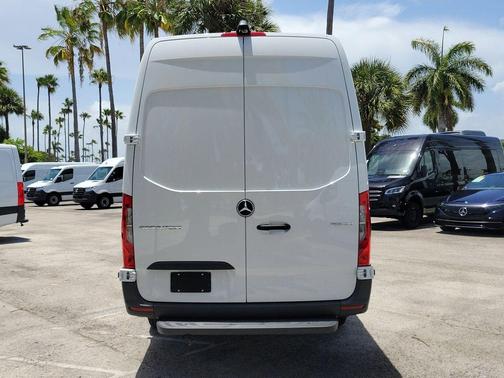 2025 Mercedes-Benz Sprinter 2500 High Roof