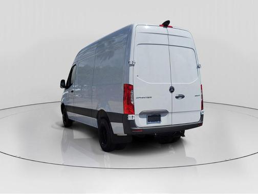 2025 Mercedes-Benz Sprinter 3500 144 WB Standard Roof Cargo