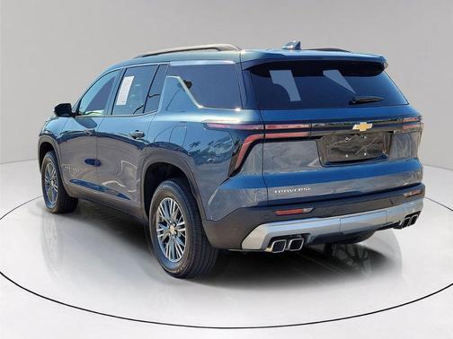 Lakeshore Blue Metallic 2024 Chevrolet Traverse LT