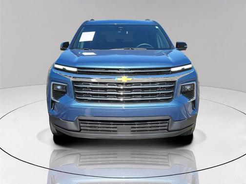 Lakeshore Blue Metallic 2024 Chevrolet Traverse LT