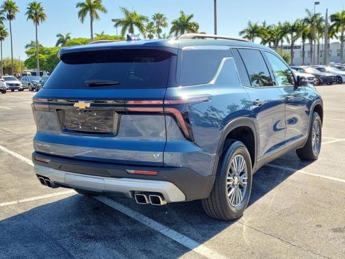 Lakeshore Blue Metallic 2024 Chevrolet Traverse LT