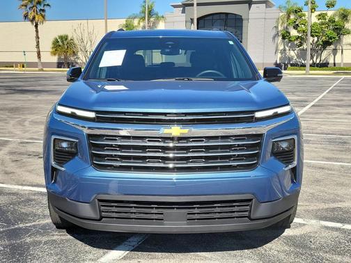 Lakeshore Blue Metallic 2024 Chevrolet Traverse LT