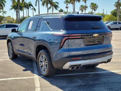 Lakeshore Blue Metallic 2024 Chevrolet Traverse LT