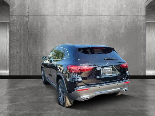 2025 Mercedes-Benz GLA 250 Base