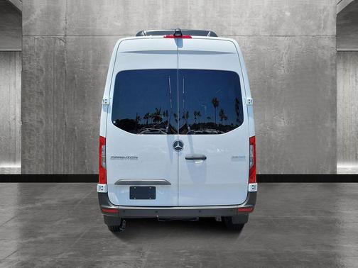 2025 Mercedes-Benz Sprinter 2500 144 WB Standard Roof Passenger