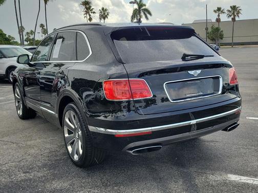 Black 2018 Bentley Bentayga