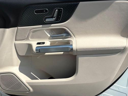2025 Mercedes-Benz GLB 250 Base 4MATIC