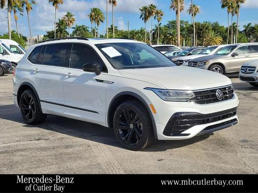 Opal White Pearl Effect 2023 Volkswagen Tiguan 2.0T SE R-Line Black
