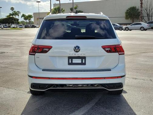 Opal White Pearl Effect 2023 Volkswagen Tiguan 2.0T SE R-Line Black