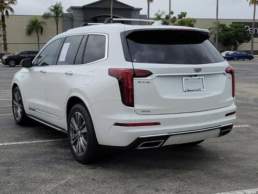 2021 Cadillac XT6 Premium Luxury FWD