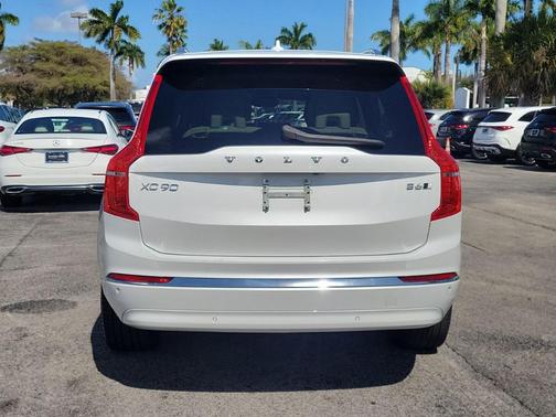 2023 Volvo XC90 B6 Ultimate 7-Seater
