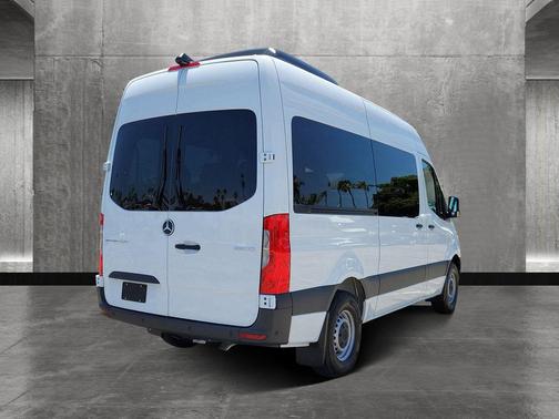 2025 Mercedes-Benz Sprinter 2500 144 WB Standard Roof Passenger
