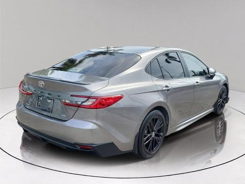 Metal 2025 Toyota Camry SE