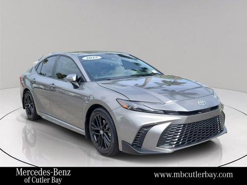 Metal 2025 Toyota Camry SE