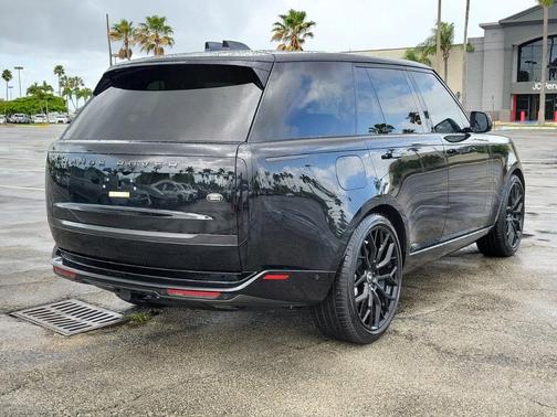 Santorini Black 2023 Land Rover Range Rover P400 SE