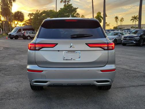 2023 Mitsubishi Outlander SEL
