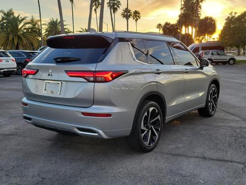2023 Mitsubishi Outlander SEL