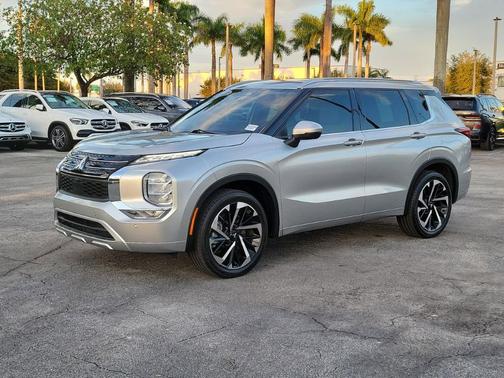 2023 Mitsubishi Outlander SEL