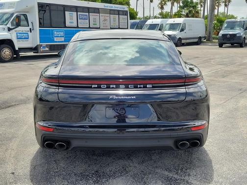 2024 Porsche Panamera Base