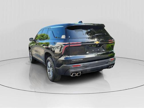 2024 Chevrolet Traverse LS