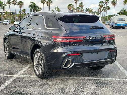 Vik Black 2022 Genesis GV70 2.5T