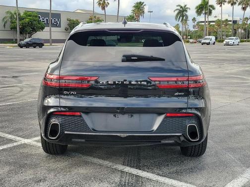 Vik Black 2022 Genesis GV70 2.5T