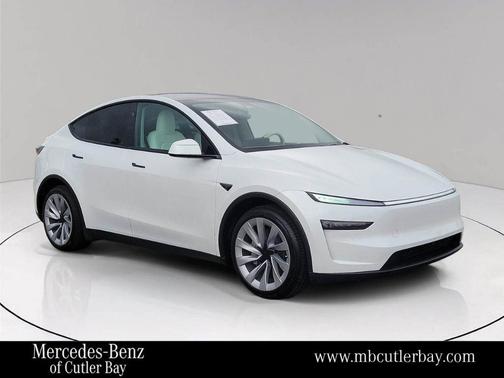 White 2026 Tesla Model Y PREMIUM