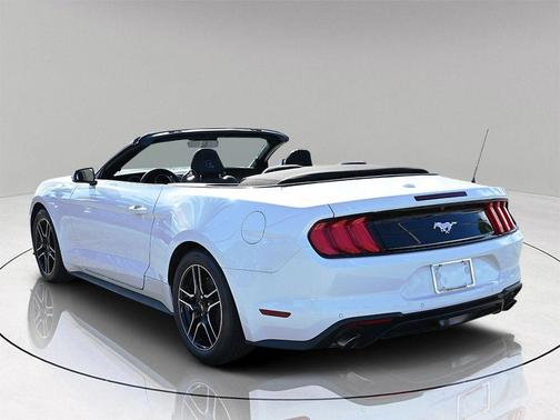 2022 Ford Mustang EcoBoost